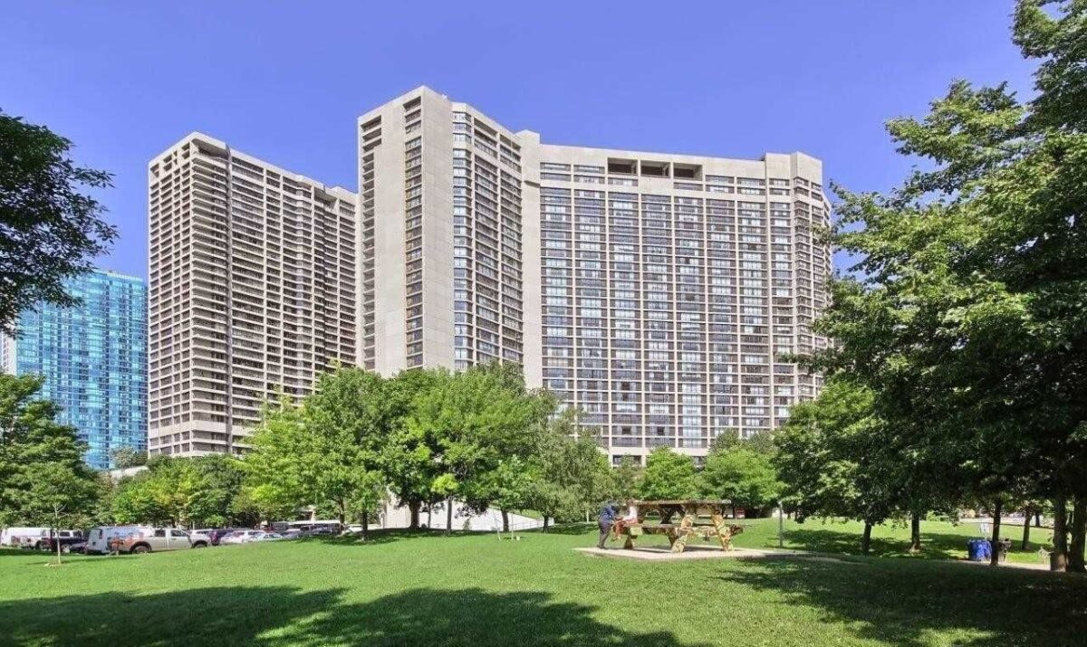 33 Harbour Square