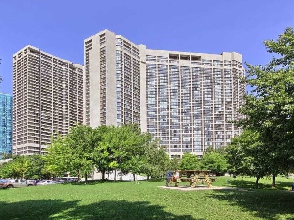 33 Harbour Square — 33 Harbour Square, Toronto, ON M5J 2G2